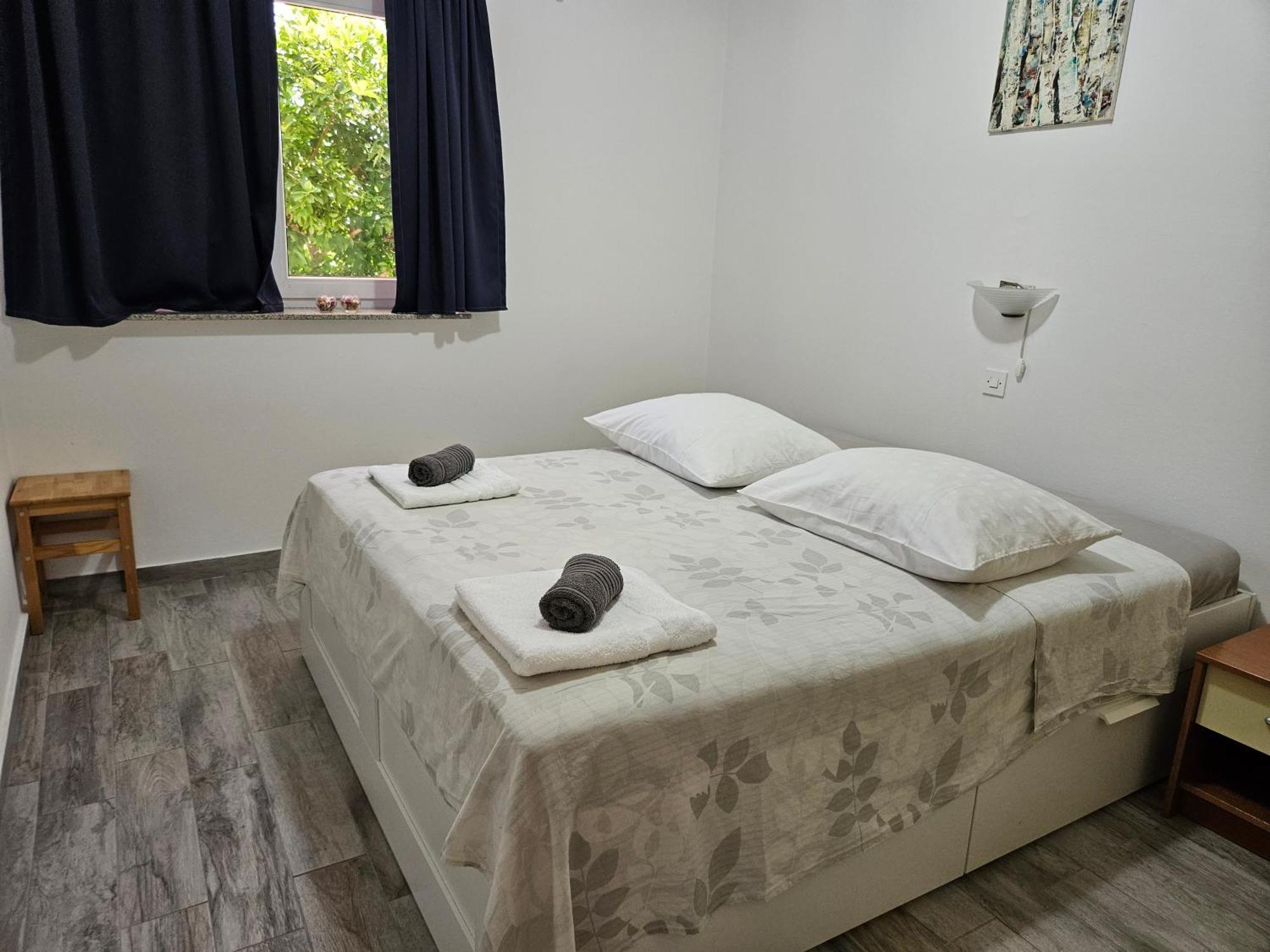 Apartmani Tatjana Rab Town Esterno foto