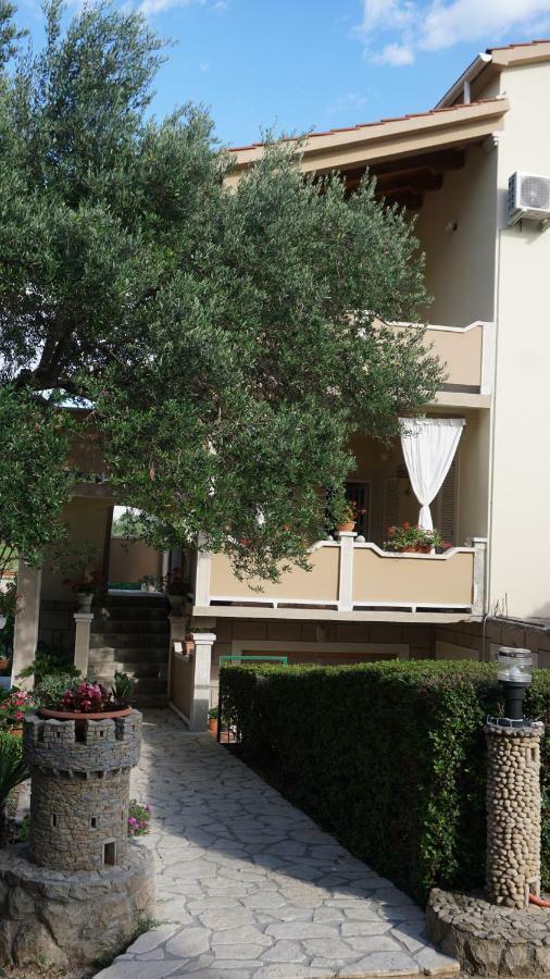 Apartmani Tatjana Rab Town Esterno foto